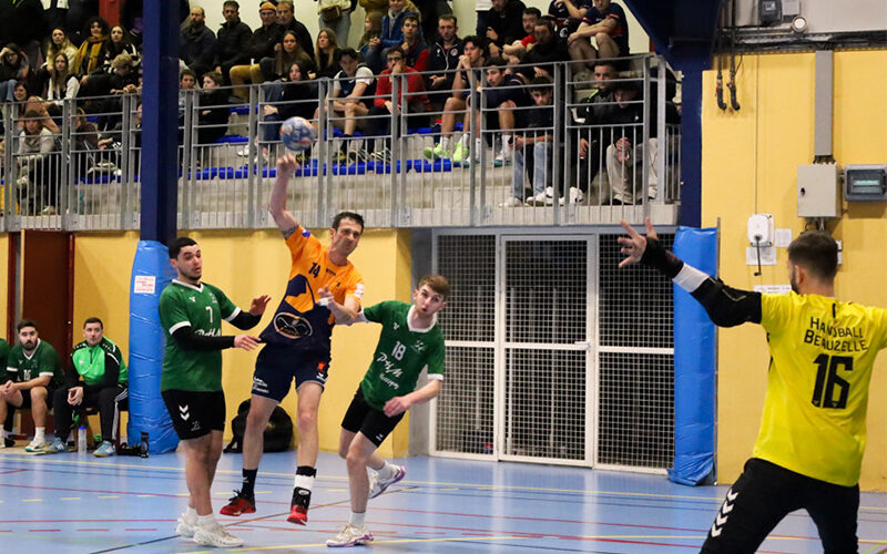 SGHBC. Excellence masculine. Une reprise face au dauphin de la poule.