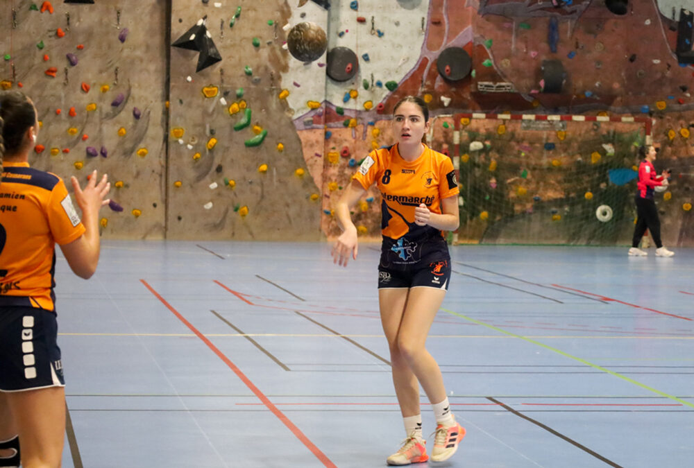 SGHBC. PRENATIONALE FÉMININE. LES SAINT GIRONNAISES MAÎTRISENT BEAUZELLE.